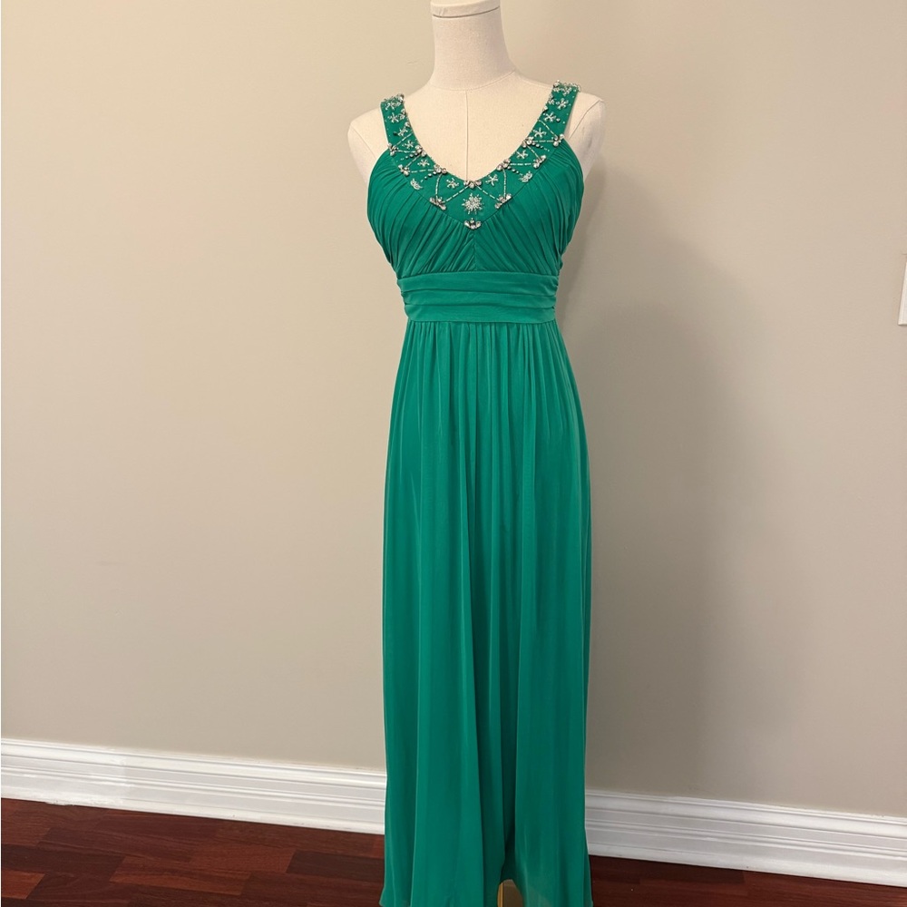 Elegant Green Sleeveless Dress